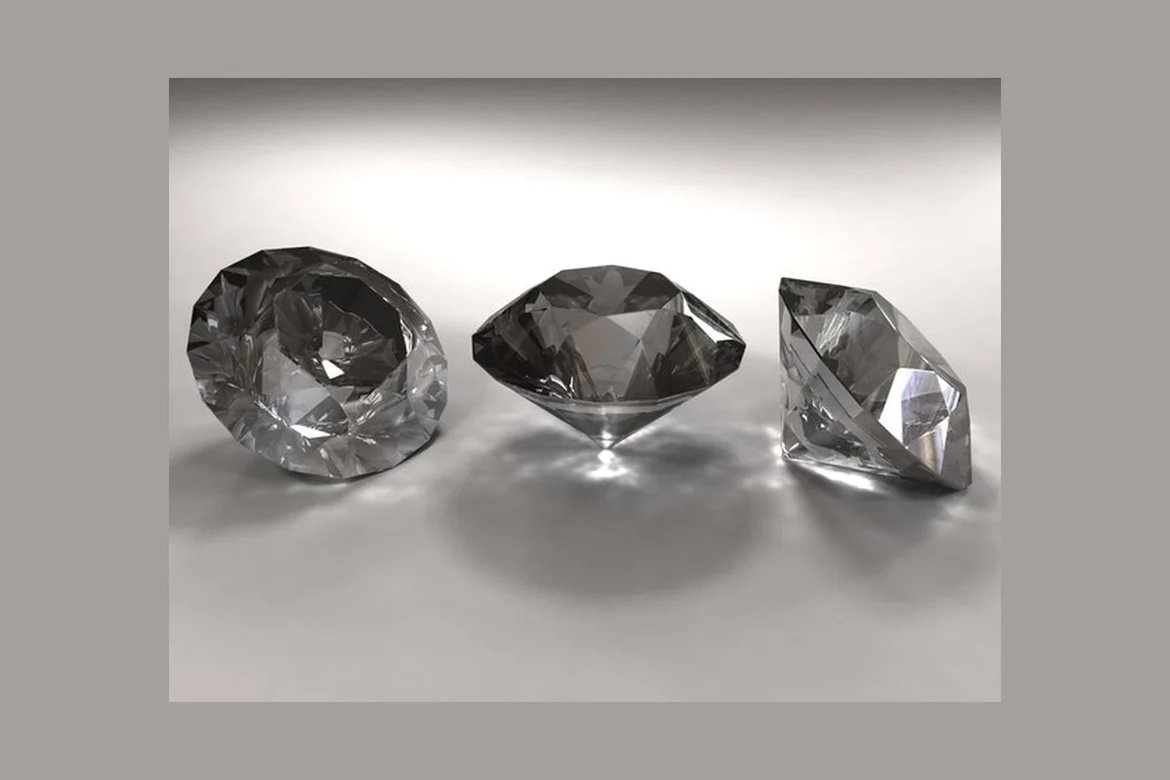 Triangular arrangement of faceted diamonds_0074
